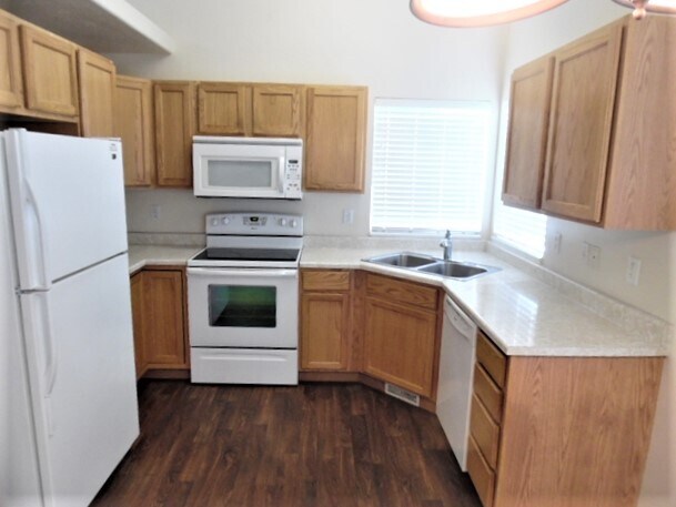 Building Photo - 1738 W Irie Lane