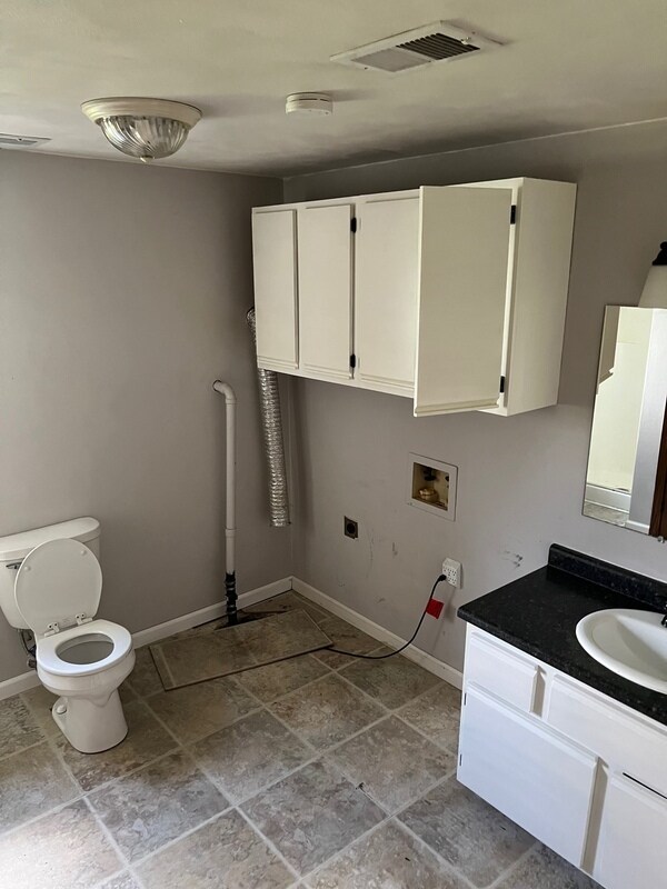 Building Photo - 2830 W Glenpark Dr