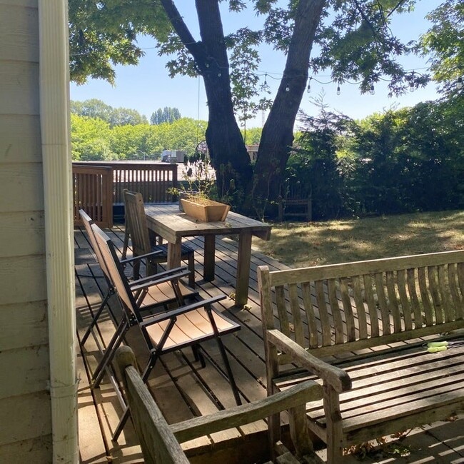 Building Photo - 2361 S Bayview St