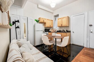 Building Photo - 459 W 46th St