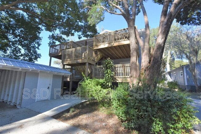 Building Photo - 211 E Park St