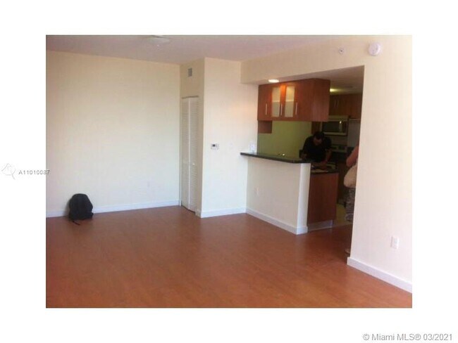 Foto del edificio - 601 NE 23rd St
