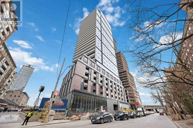 Building Photo - 33 Parliament St