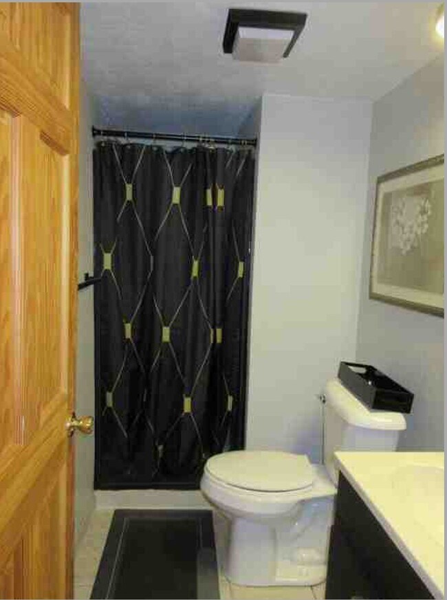 Foto del edificio - 1860 Carroll Ave