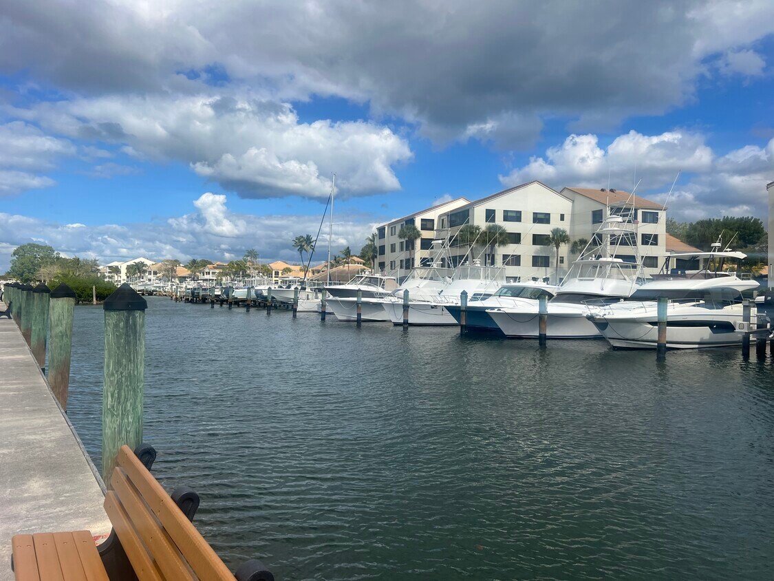 Foto del edificio - 346 Oak Harbour Dr