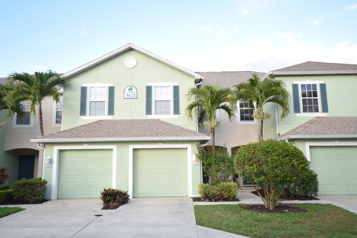 3621 Pine Oak Cir, Fort Myers, FL 33916 Townhome Rentals in Fort