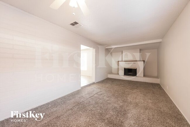 Building Photo - 2118 W Montebello Ave