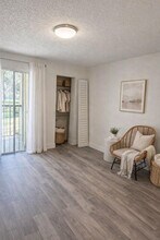 Building Photo - 1120 Meadows Cir