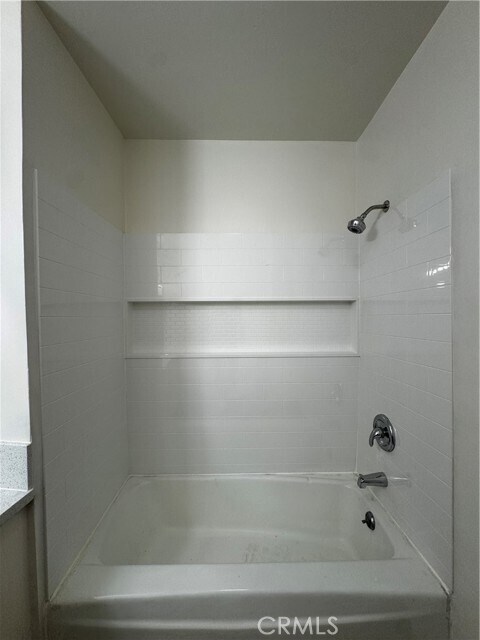 Foto del edificio - 475 E Cypress Ave