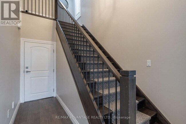 Photo du bâtiment - 30 Compass Trail