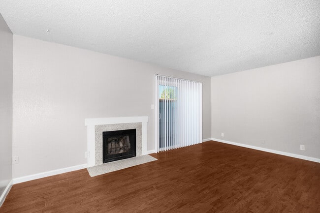 Building Photo - Walnut Wood Apartments