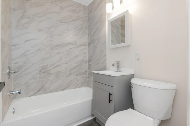 Building Photo - Fully Renovated 2-Bedroom Apartment in St. Petersburg – $1,795/month