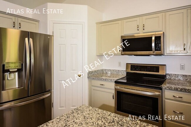 Foto del edificio - Beautiful home Available NOW! New PAINTED ...