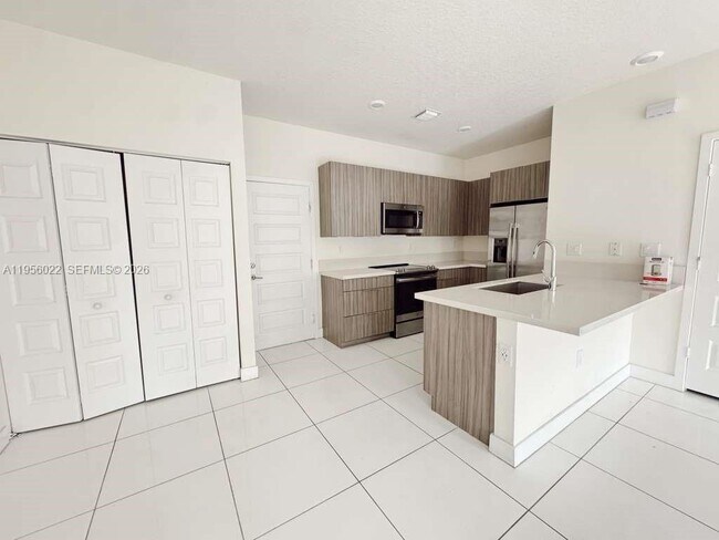 Foto del edificio - 8311 NW 49th St