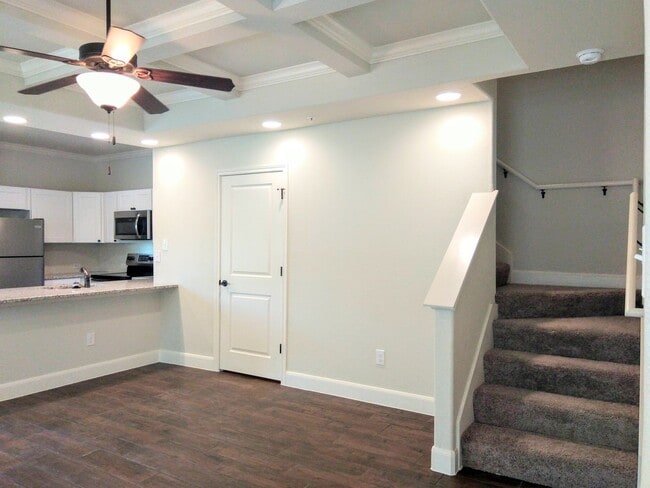 Foto del edificio - 3BR / 2.5BA Home | Fenced Backyard, Garage & Stainless Appliances!