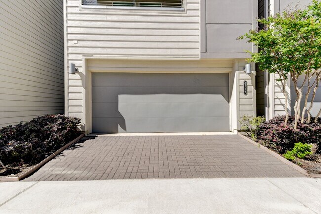 Foto del edificio - Stunning home in gated community of EaDo Edge