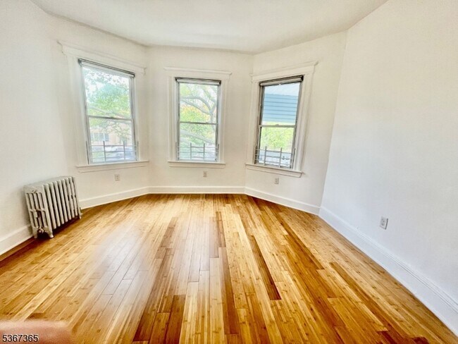Foto del edificio - 169 Hillside Ave