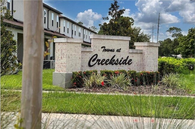 Foto del edificio - 4450 Small Creek Rd