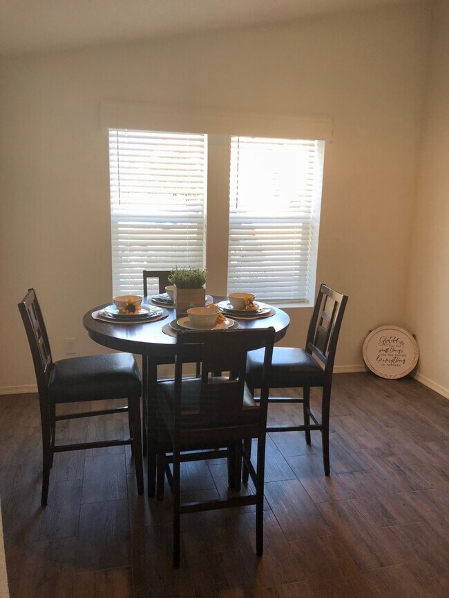 Foto del edificio - 16605 N 2nd Ln