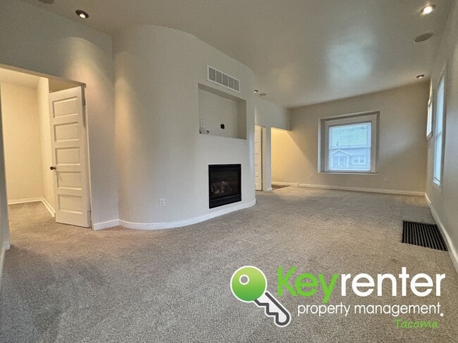 Foto del edificio - Newly Remodeled 2-Bedroom, 2-Bath Tacoma Home with Finished Basement, Large Backyard, and Detache...