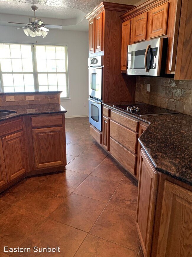 Foto del edificio - 3 br, 2 bath House - 2200 West University