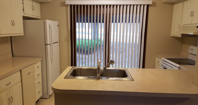 Building Photo - 2 Bedroom, 1.5 Bath Townhome available in ...