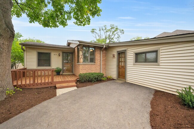 Building Photo - 1610 W Olive St