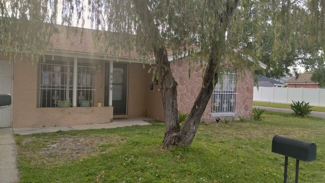 Located in the Heart of Town 'N Country! - Located in the Heart of Town 'N Country! House