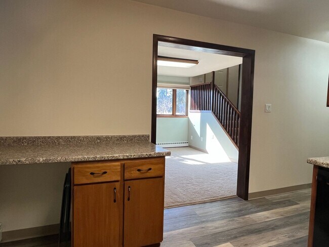 Building Photo - 560 Wigwam Way