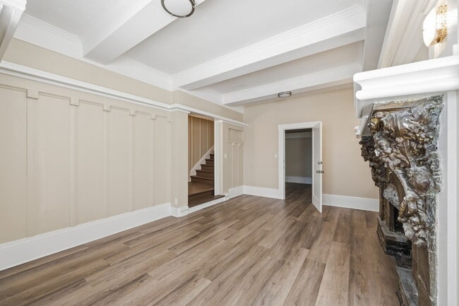 Building Photo - 2256B Van Ness Ave