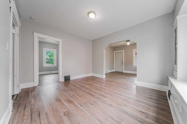Foto del edificio - 3484 W 58th St