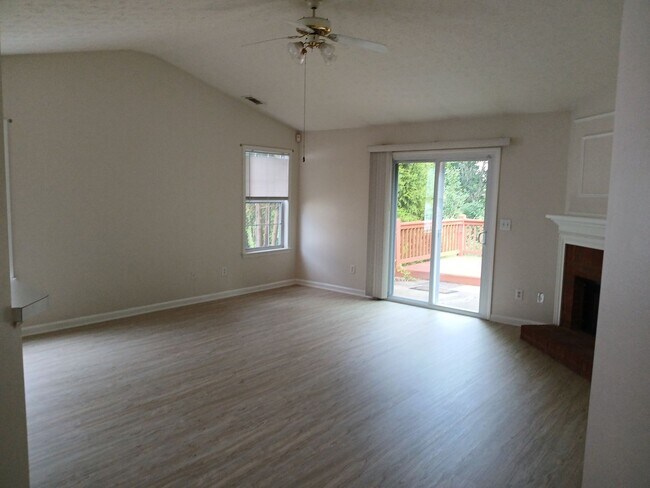 Foto del edificio - 578 Summerbrooke Ct