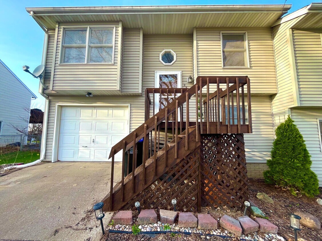 Photo - 2319 10th St Coralville