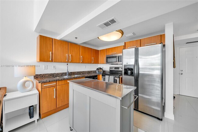 Building Photo - 6362 Collins Ave