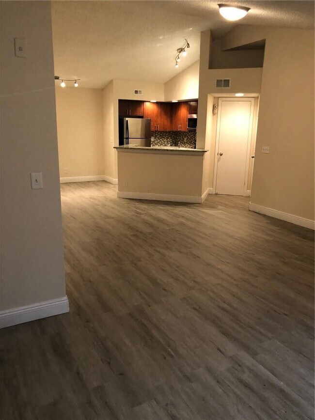 Building Photo - 12400 Vista Isles Dr