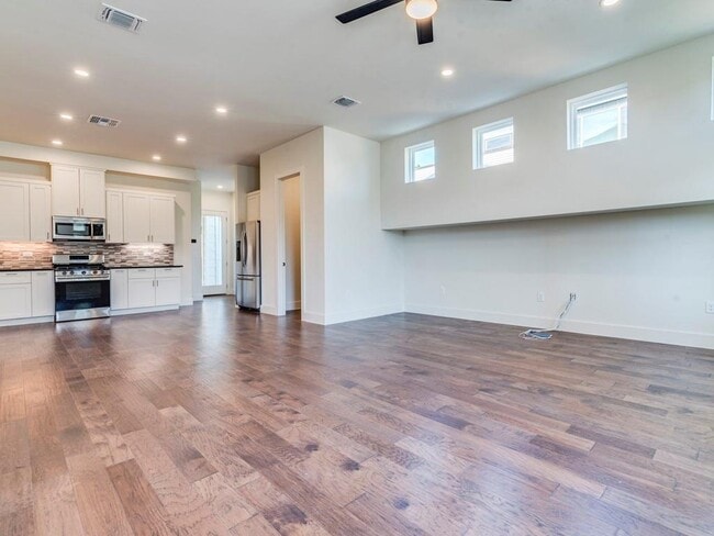 Building Photo - 6412 Carson Rdg