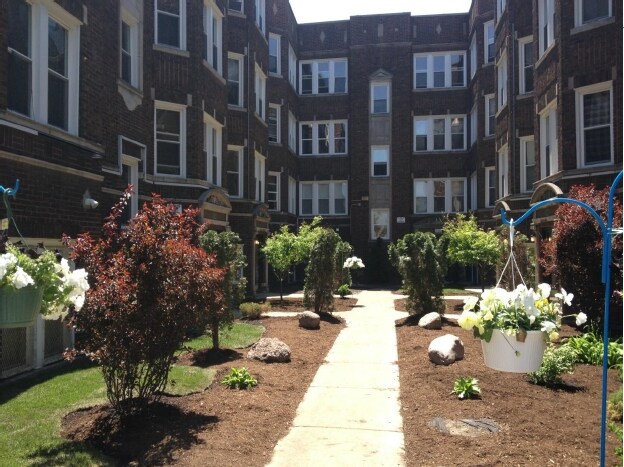 Foto principal - 5235 W Lake St