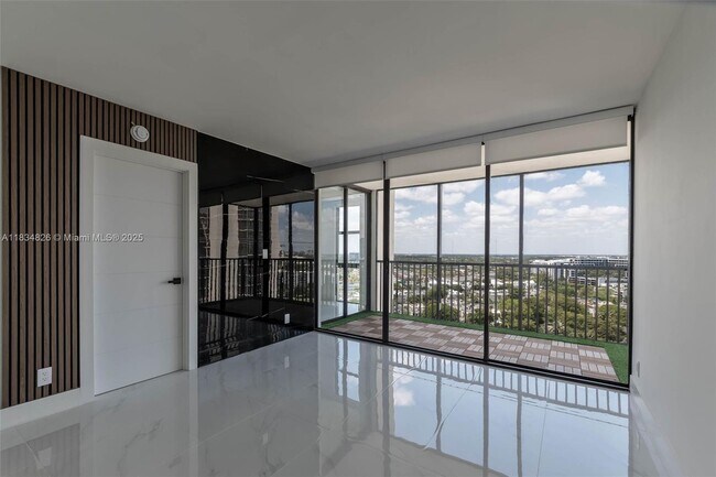 Foto del edificio - 20335 W Country Club Dr