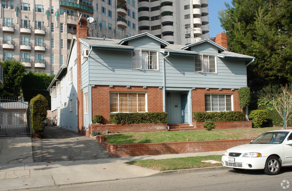 Primary Photo - 10581 Ashton Ave
