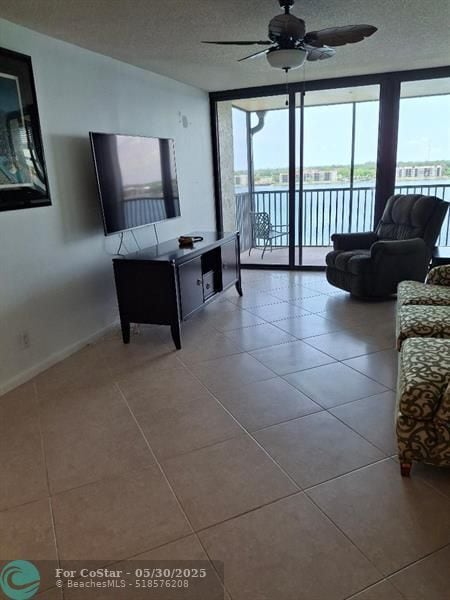 Foto del edificio - 105 Lake Emerald Dr