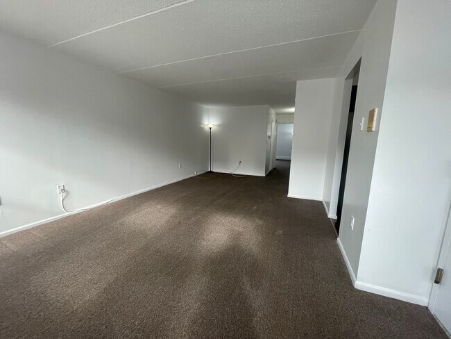 Building Photo - 421 E 158th St