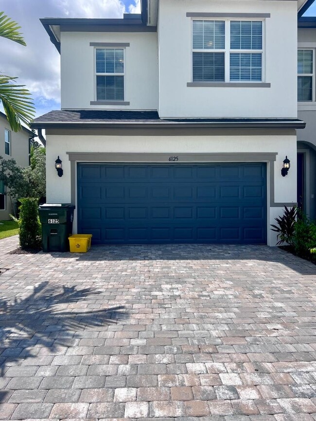 Building Photo - 6125 Planta LN