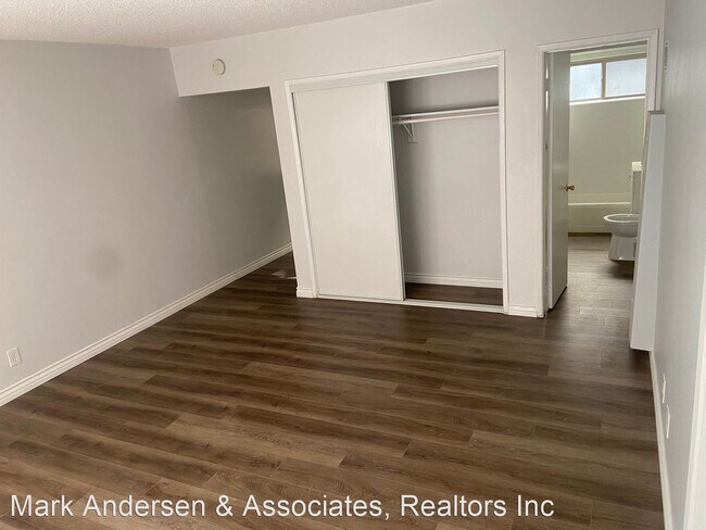Building Photo - Studio, 1 bath Apartment - 832-838 N. Azus...