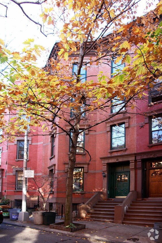 Foto del edificio - 305 Hicks St