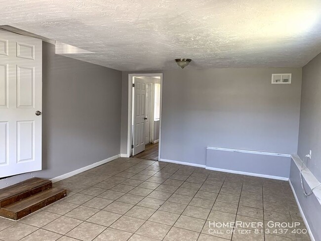 Building Photo - Unit A