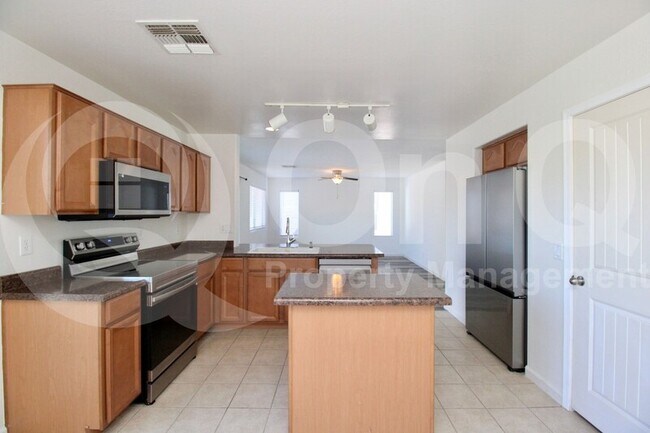 Building Photo - 40328 W Sanders Way