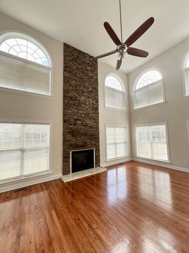 Building Photo - Four bedroom, 3.5 bath house in Elon!  Mus...