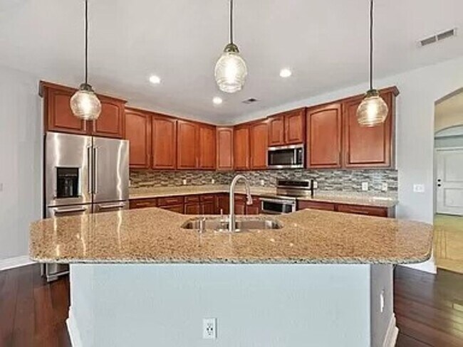 Foto del edificio - 4 Bedroom Multi Family in Lakewood
