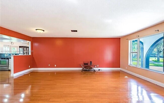 Building Photo - 1360 NW 73rd Ave