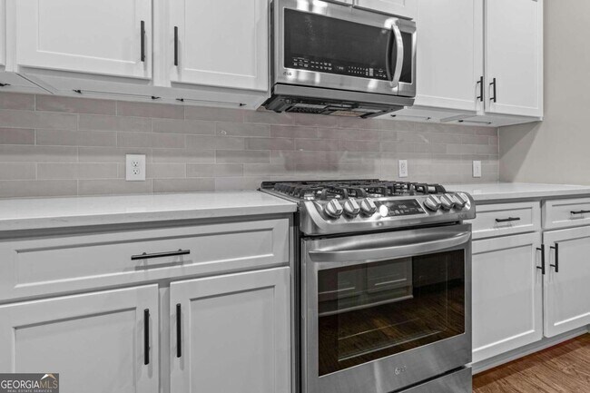 Foto del edificio - 3209 Hallmark Ln NE